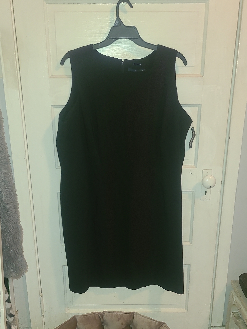Venezia Black Sleeveless Midi Shift Dress